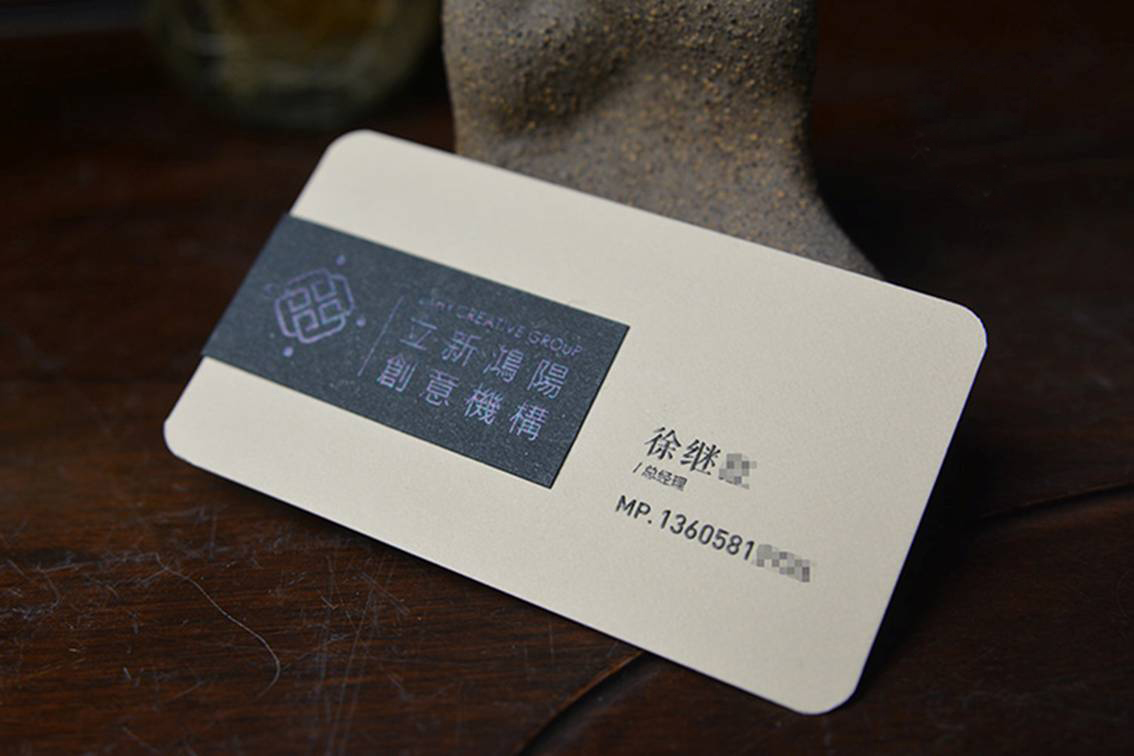 对裱+圆角+烫黑金工艺，350g印尼象牙卡+270g法国凝柔黑色
